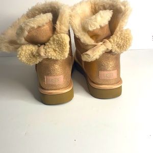 Uggs Arielle Sparkle Rose Gold size 10